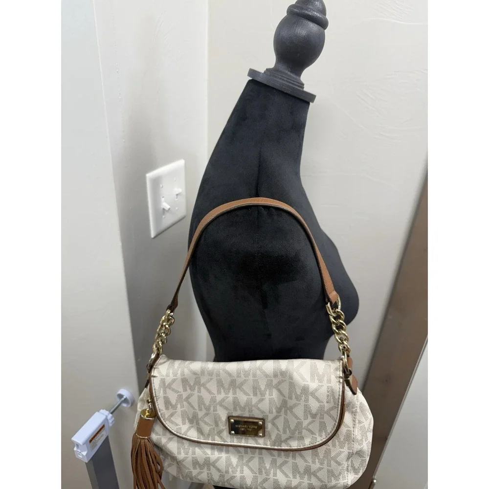 Michael Kors White Jet Set Item Signature Medium Tassel Flip Top Shoulder Bag